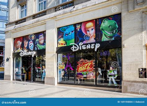 disney stores champs elysées.